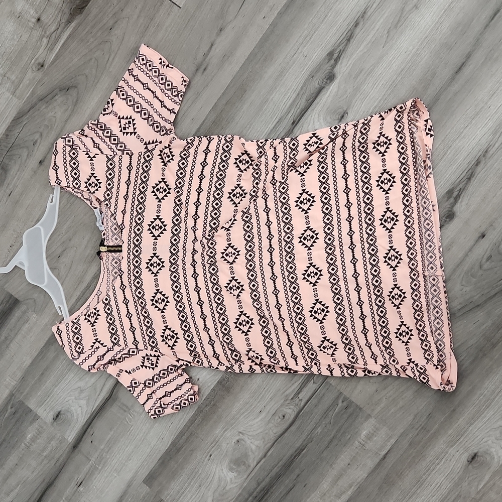 Charlotte Russe hi-lo short-sleeve top